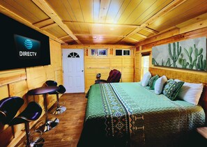 Luxury Cabin, 1 King Bed, Patio | 1 bedroom, premium bedding, soundproofing, iron/ironing board