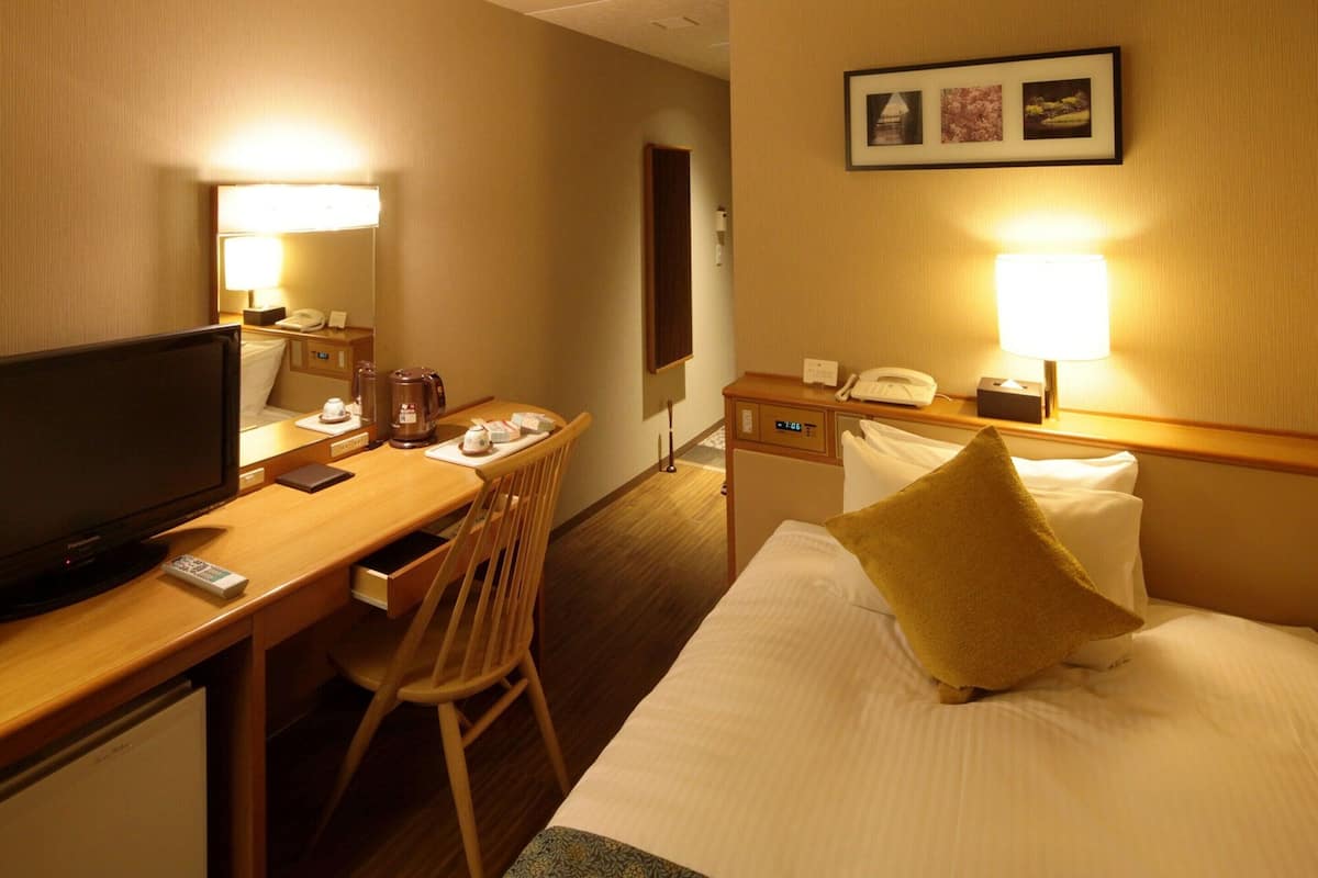 Single Room | Blackout curtains, free WiFi