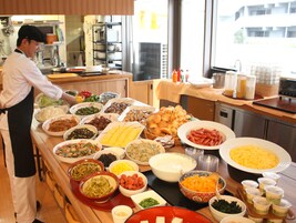 朝食 (ビュッフェ)、毎日提供 (有料)