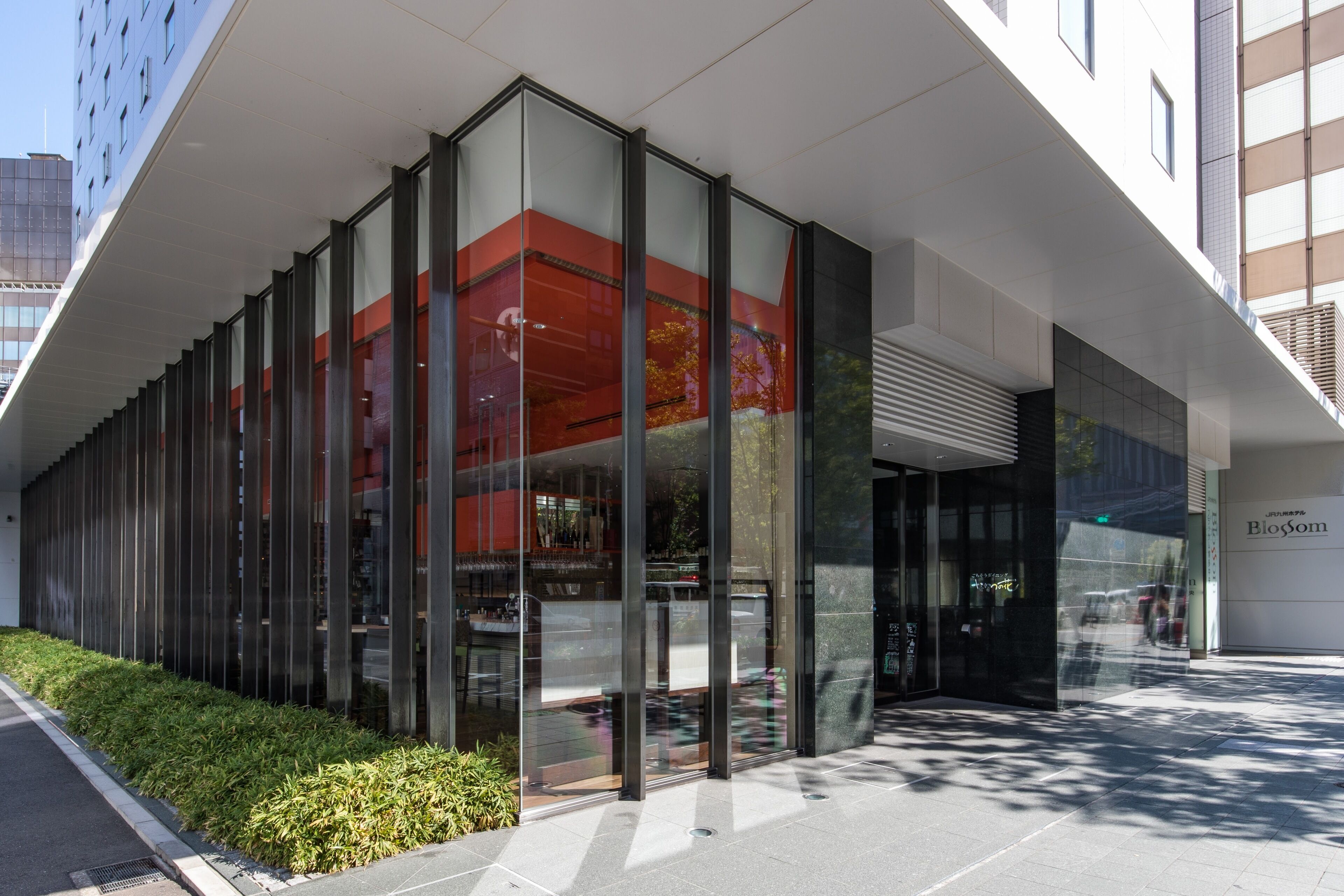 breakfast, lunch and dinner served