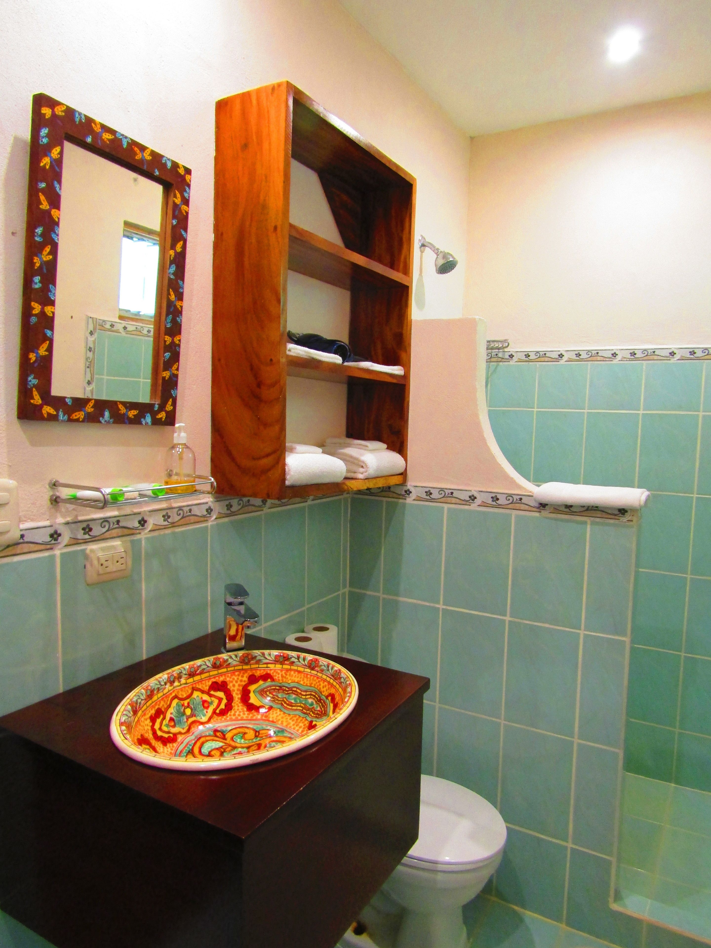 standard double room, 1 queen bed | bathroom | shower, towels