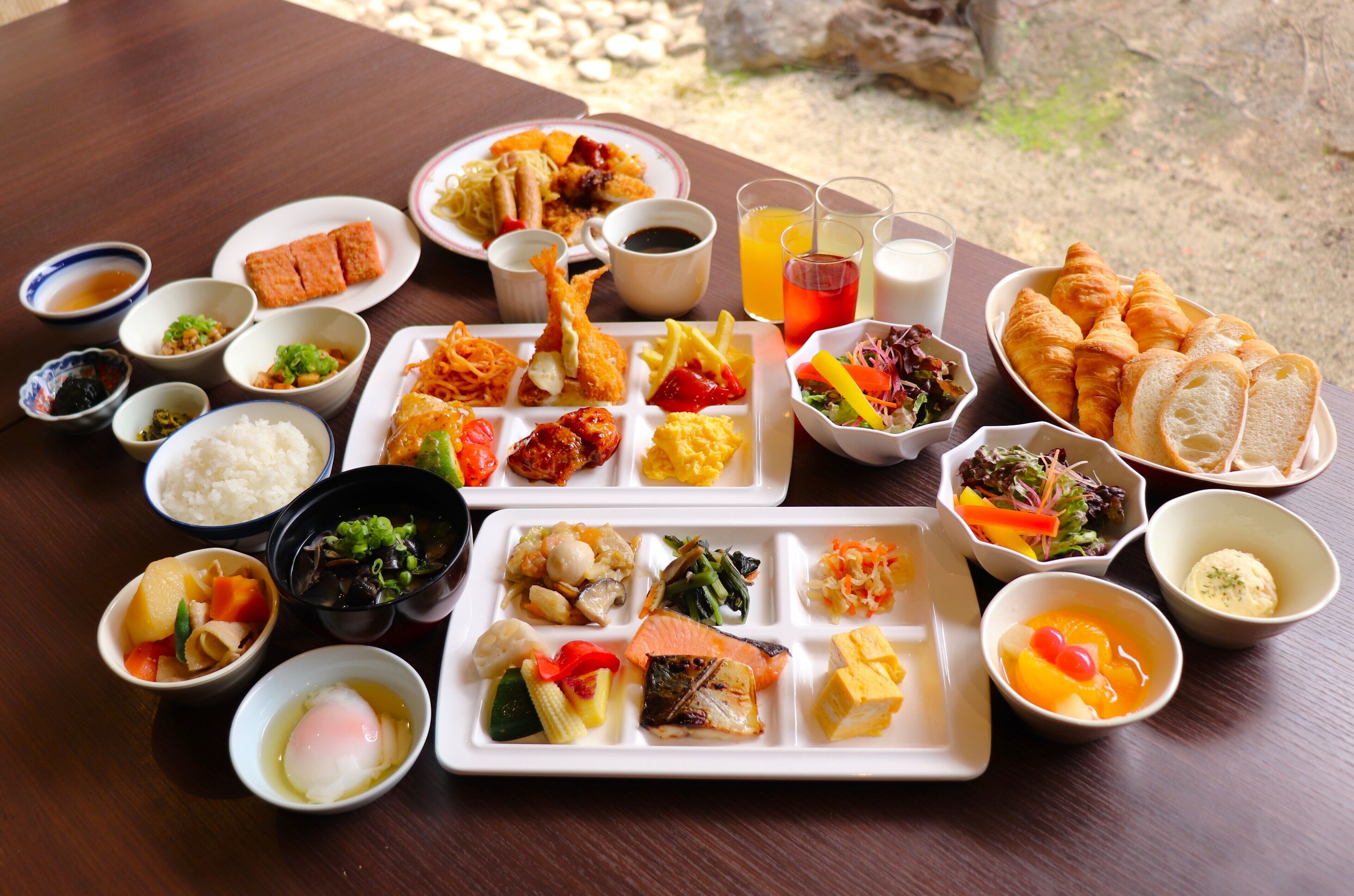 daily buffet breakfast (jpy 1100 per person)