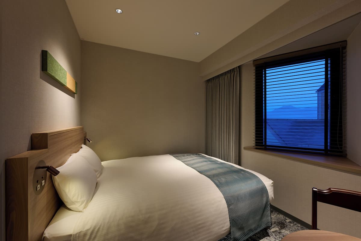 Habitació doble, no fumadors (Simmons Bed, Shower Booth) | Cobrellits, escriptori, cortines opaques i wifi gratuïta