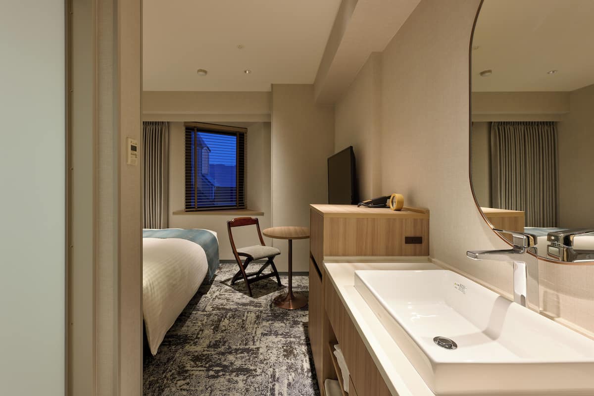 Down duvets, desk, blackout curtains, free WiFi