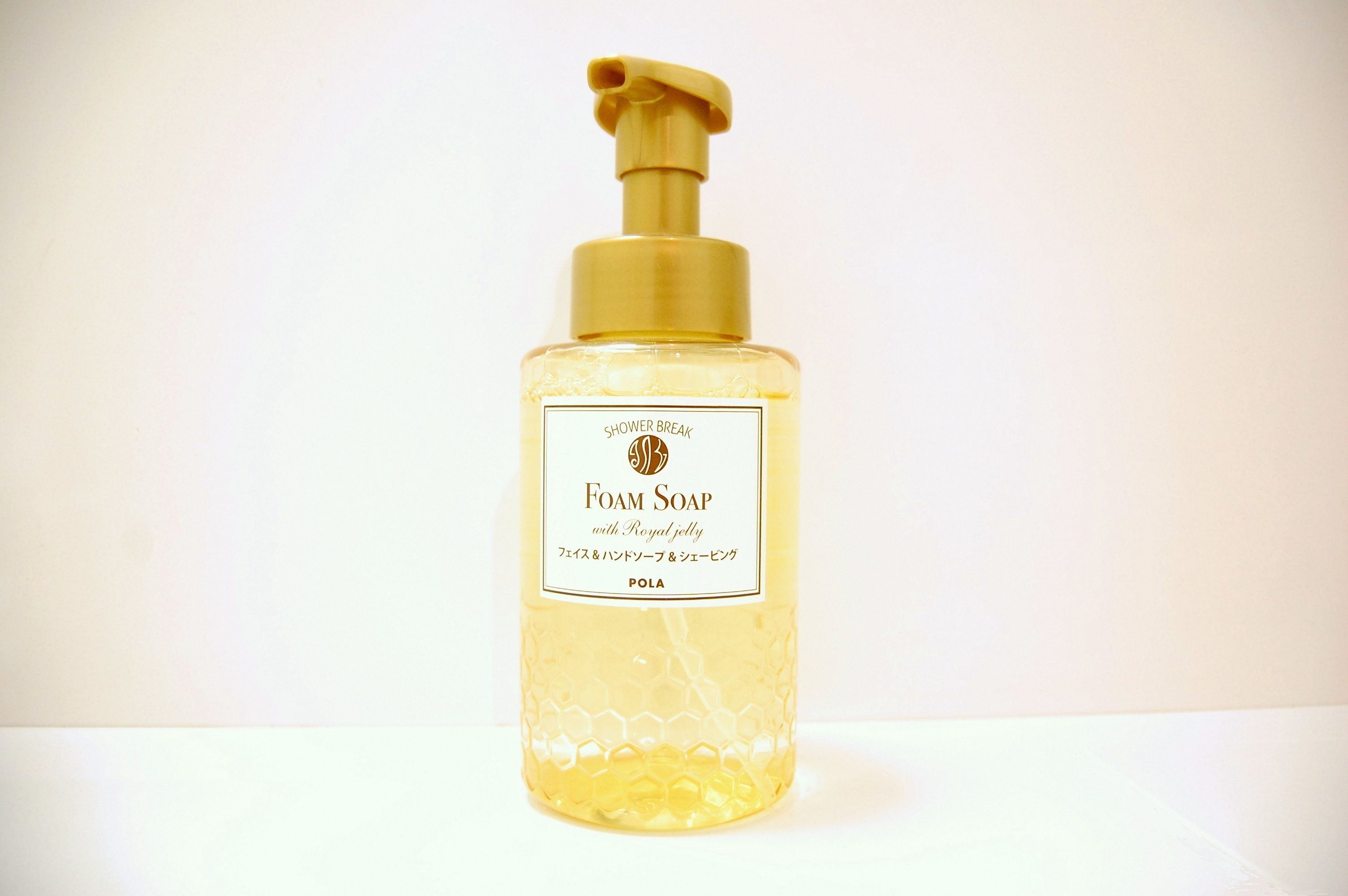 combined shower/bathtub, free toiletries, hair dryer, slippers