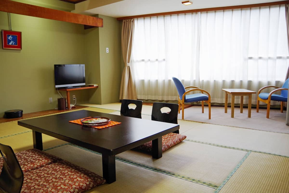 Habitación tradicional (Standard, Japanese Style) | Caja de seguridad en la habitación y escritorio