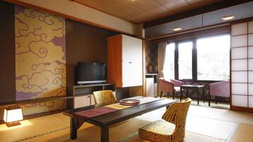 Moderate, Japanese Style Room, KAUN | In-room safe, desk, laptop workspace, iron/ironing board