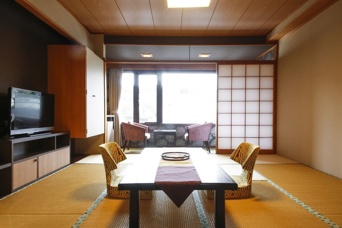 Habitación tradicional (Moderate, Japanese Style, KAUN) | Caja de seguridad en la habitación y escritorio