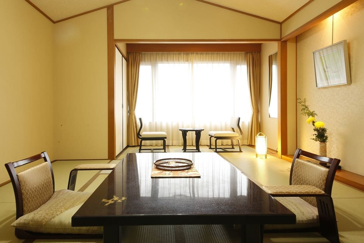 Habitación tradicional (Run of House, Japanese Style) | Caja de seguridad en la habitación y escritorio