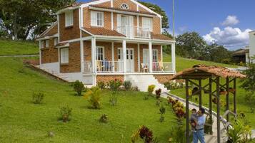 Exclusive Quadruple Room | 1 bedroom, free WiFi, bed sheets
