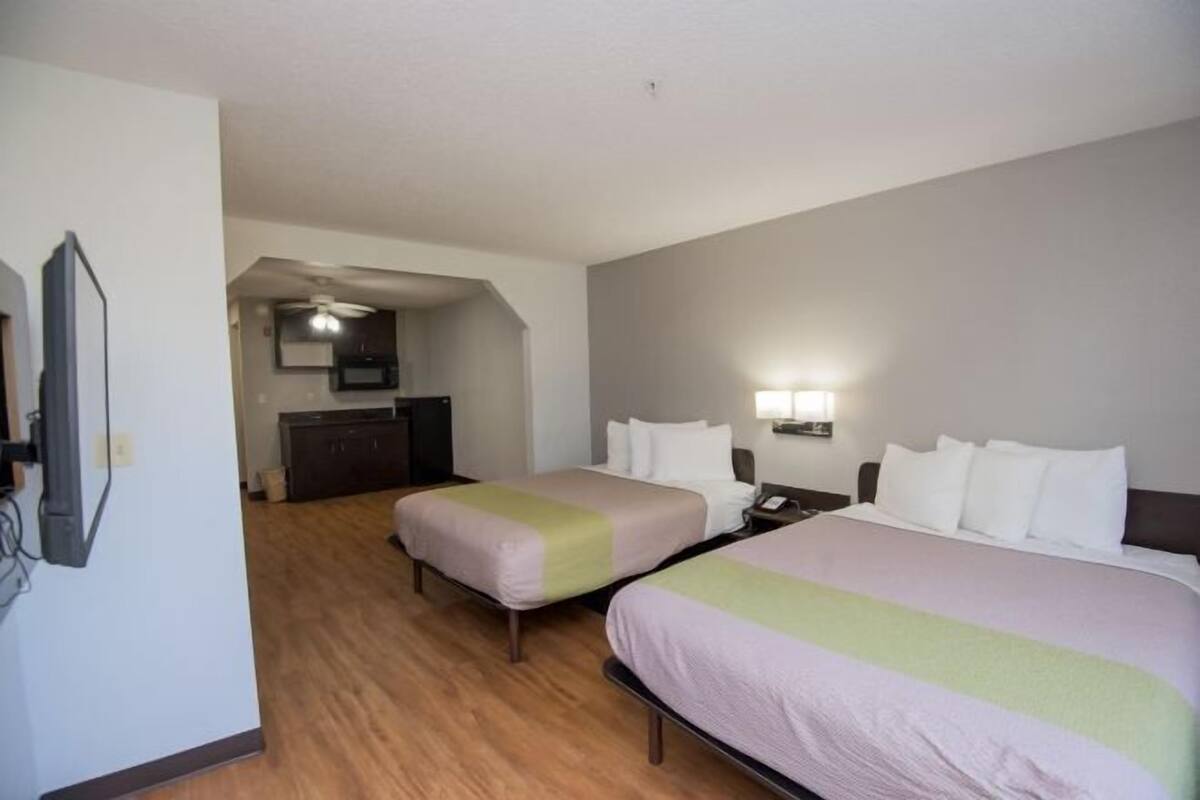 Desk, WiFi (free), bed sheets