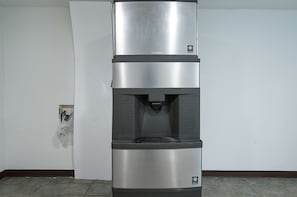 Vending machine - Motel 6 New Iberia, LA (New Iberia)