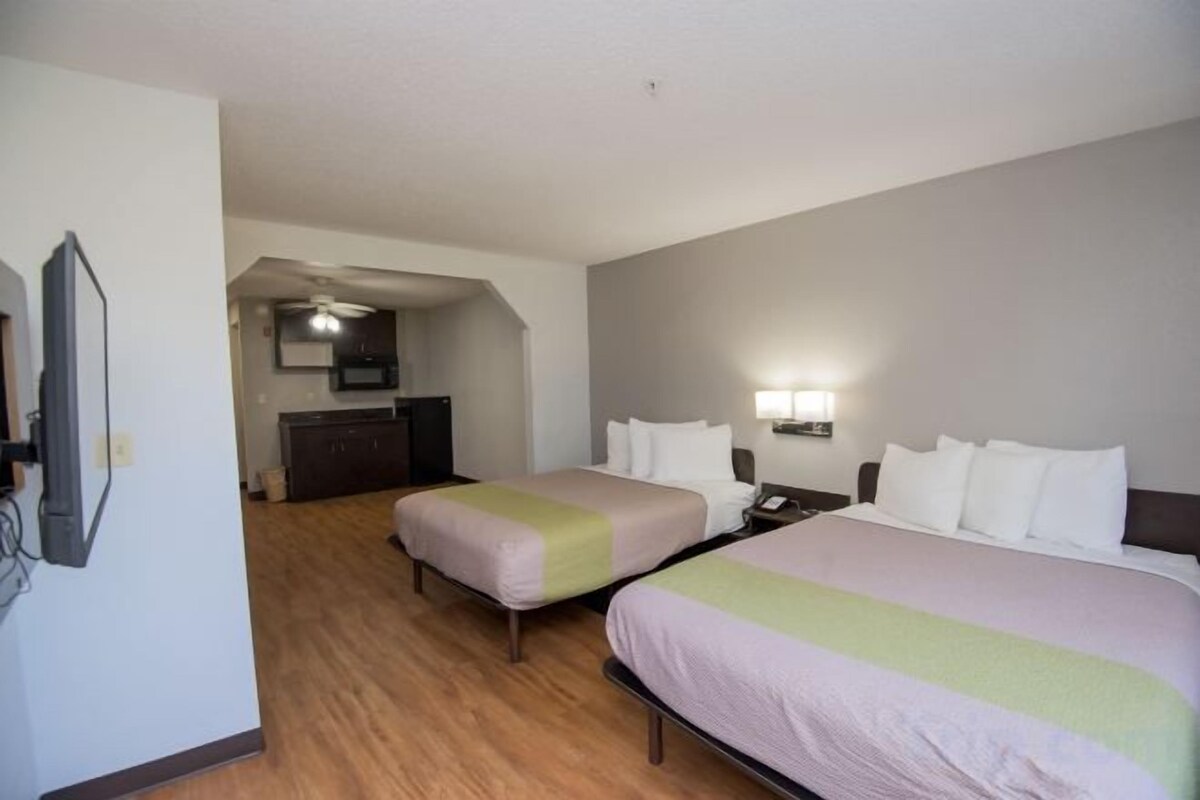 Deluxe Room With Two Queen Beds Disability Access Non-Smoking