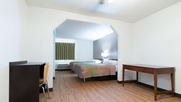 A room with a bed, a desk, and a chair. - Motel 6 New Iberia, LA (New Iberia)