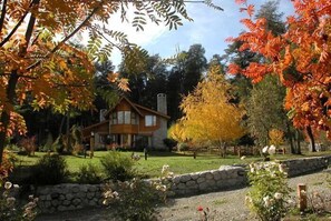 Property grounds - Cabañas Puente Viejo (Villa La Angostura)