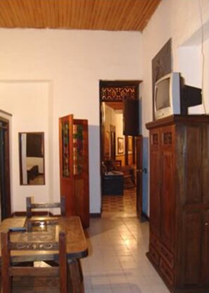 Kamar Double, 1 Tempat Tidur Double (Fan) | Area keluarga | TV layar datar