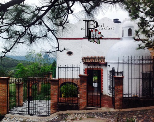 Noche Buena Bed & Breakfast