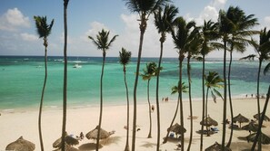 Beach - Corales Colonial Apartament With Private Beach (Punta Cana)