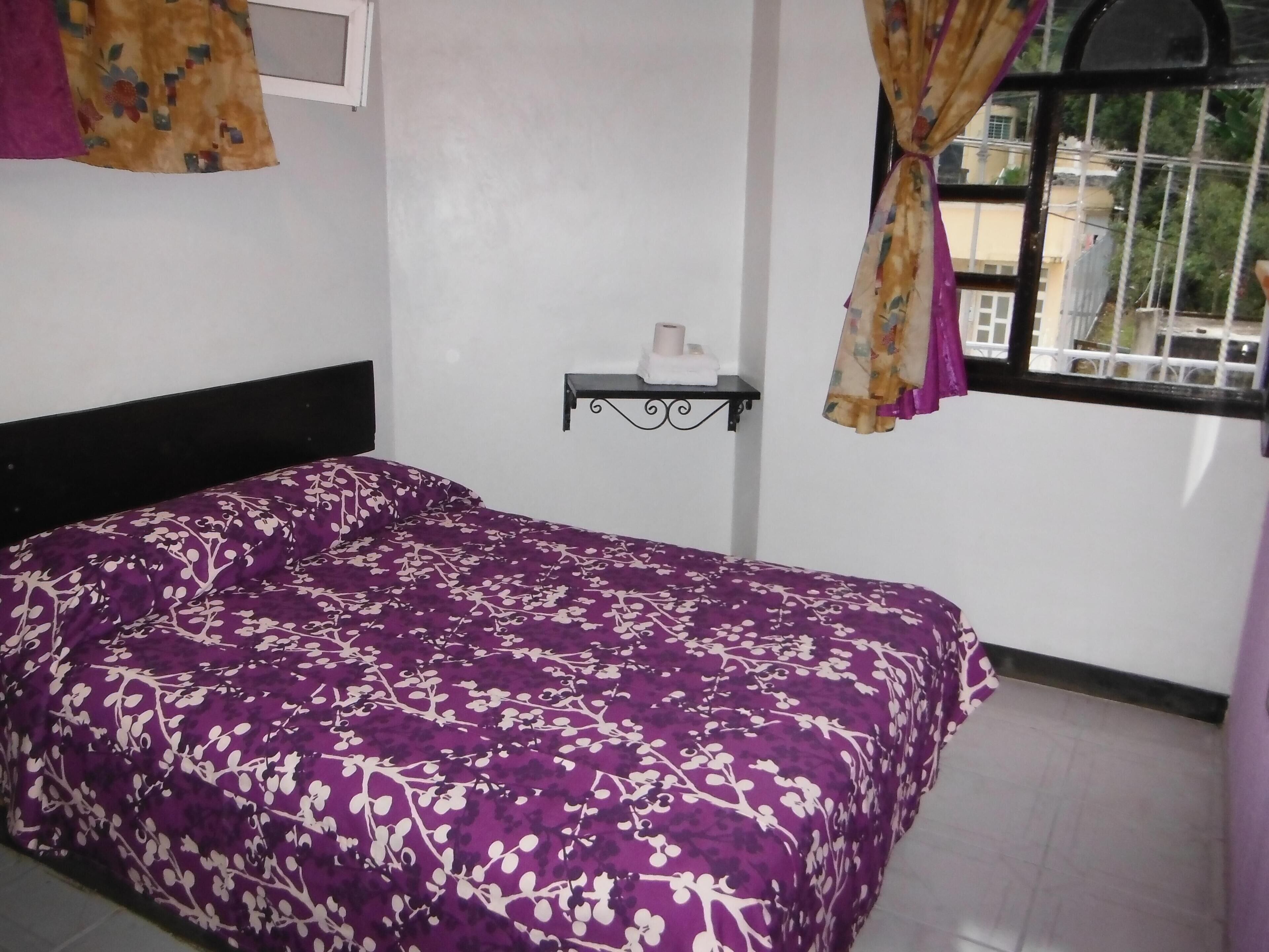 Meja kerja dan Wi-Fi gratis