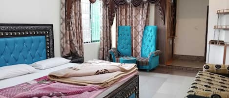 Desk, blackout curtains, free WiFi