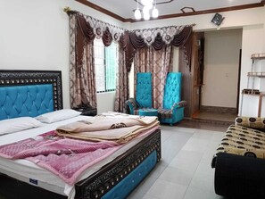 Desk, blackout drapes, free WiFi