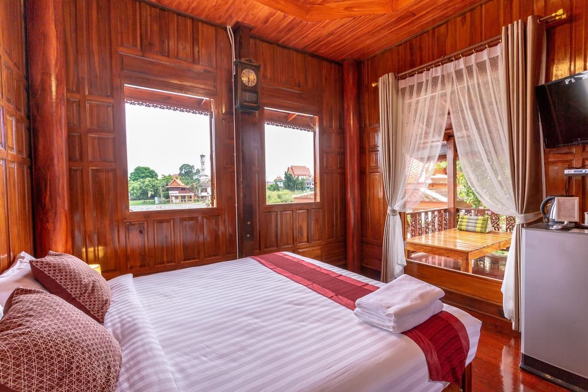 Riverfront Villa | 迷你吧、办公桌、笔记本电脑工作区、免费 WiFi