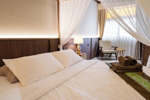 River View Boutique Double Room | Minibar, individually decorated, desk, laptop workspace - Athithara Homestay (Ayutthaya)