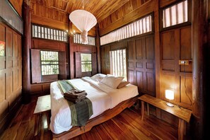 Habitación doble superior | Baño | Ducha y cabezal de ducha tipo lluvia