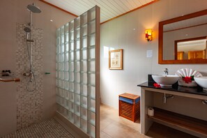 Family Villa, 3 Bedrooms | Bathroom | Free toiletries, hair dryer, towels - Villa Aya (Praslin Island)