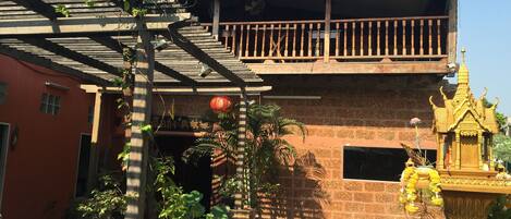 Façana frontal de l'allotjament