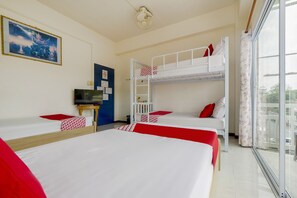 Habitación familiar, 6 habitaciones | Escritorio, wifi gratis, ropa de cama