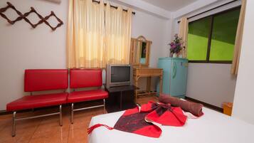 In-room safe, desk, free WiFi