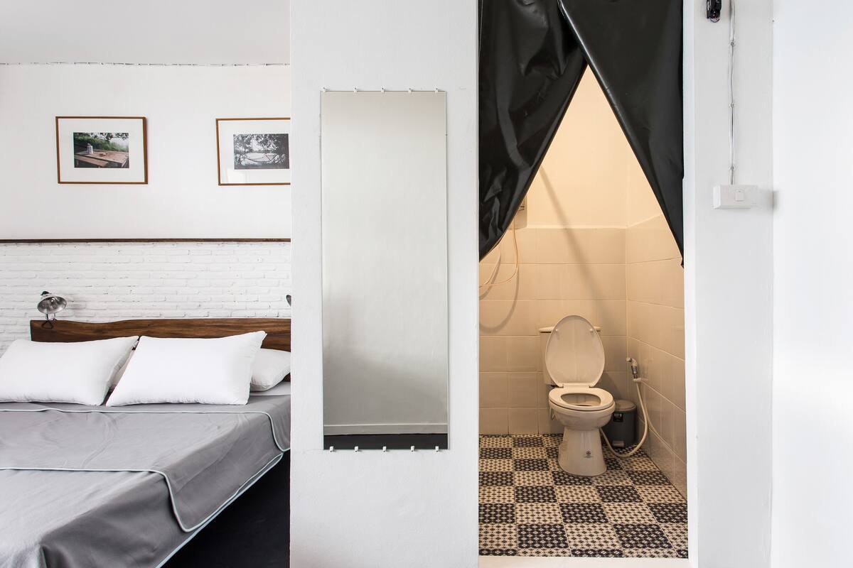 In-room safe, free WiFi