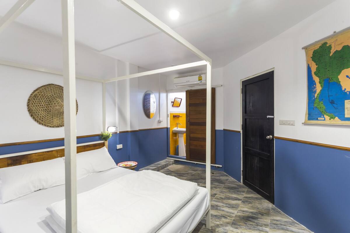 In-room safe, free WiFi