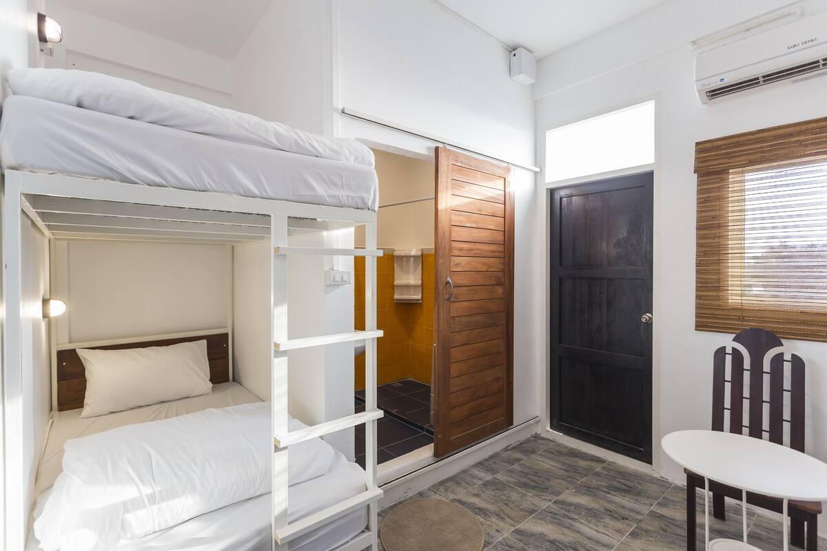 In-room safe, free WiFi