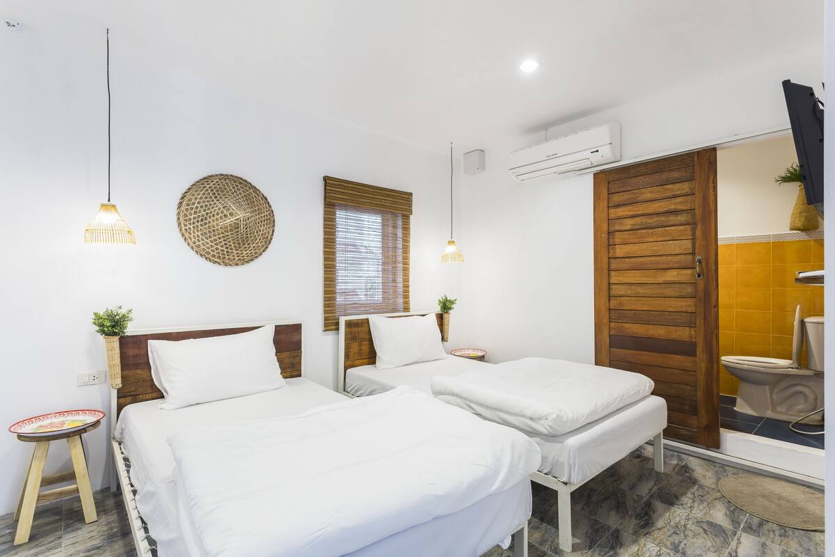 In-room safe, free WiFi