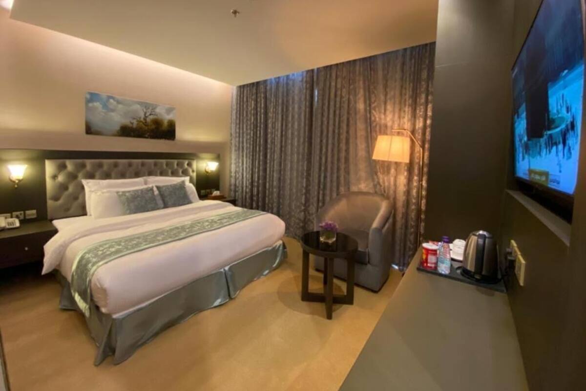 10 عدّة غرف نوم وملاءات من القطن المصري وأغطية فراش متميزة