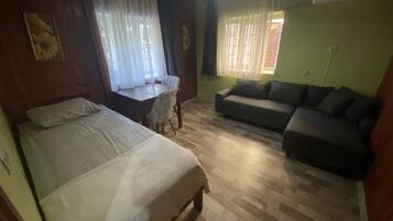 Familie appartement | Woonruimte | Een lcd-televisie