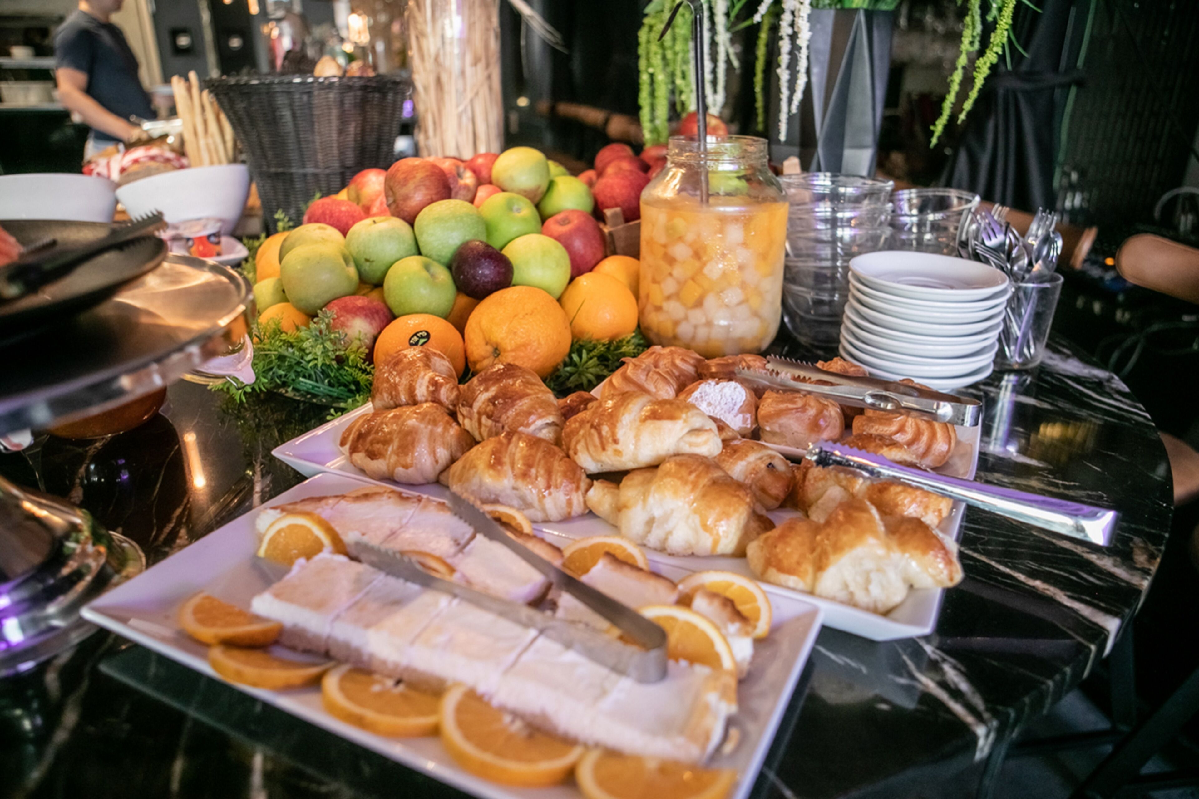 daily buffet breakfast (usd 25 per person)
