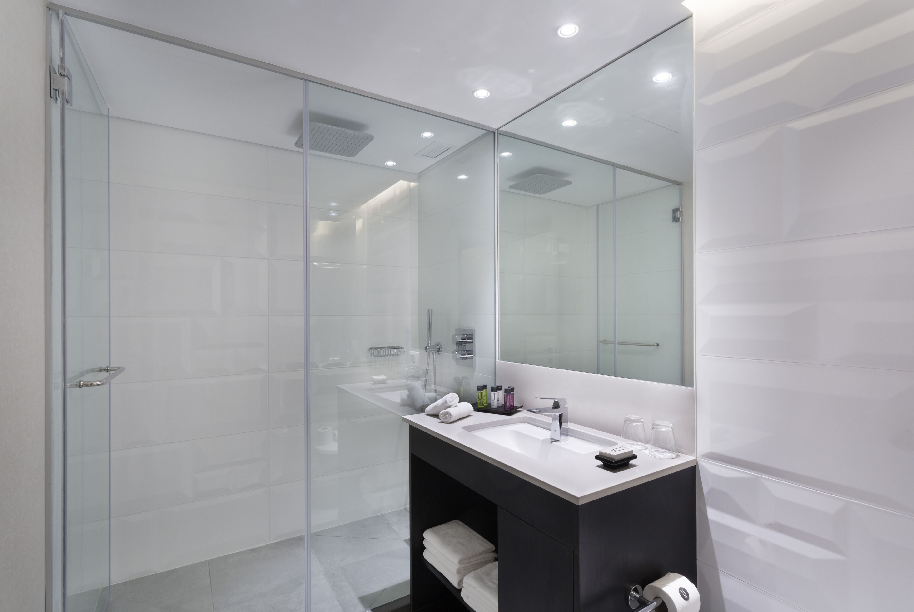 deluxe room, patio | bathroom | shower, free toiletries, hair dryer, bathrobes