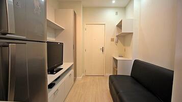 Căn hộ Deluxe, quang cảnh thành phố | Khu phòng khách | TV màn hình phẳng, các kênh phim phải trả tiền