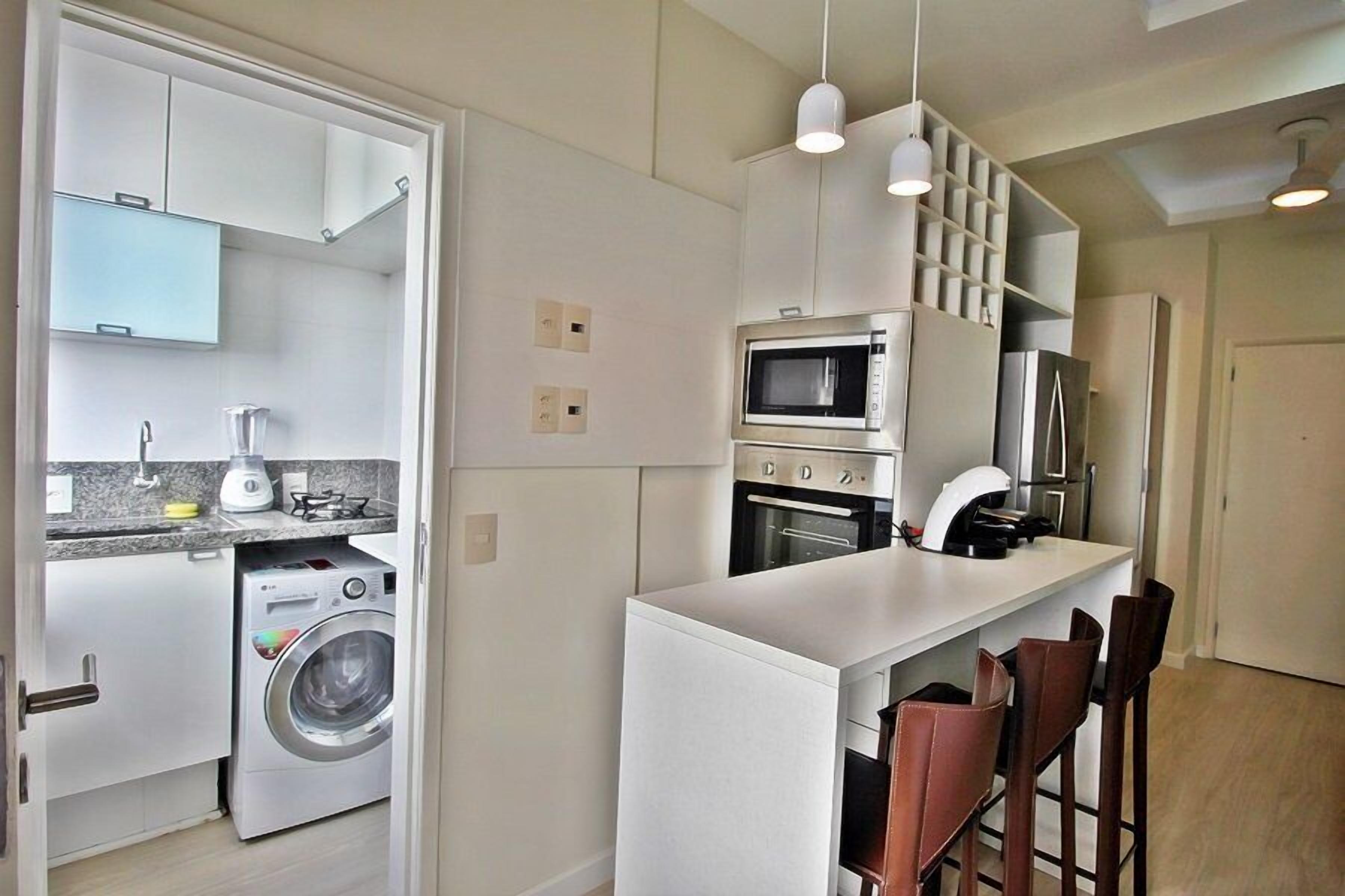 Appartement Deluxe, vue ville | Cuisine privée | Réfrigérateur, micro-ondes, four, plaque de cuisson