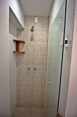 Deluxe Apartment, City View | Bathroom | Shower, free toiletries, hair dryer, towels - Rio Spot Apartment C011 (Rio de Janeiro)
