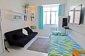 Studio, Beachside
