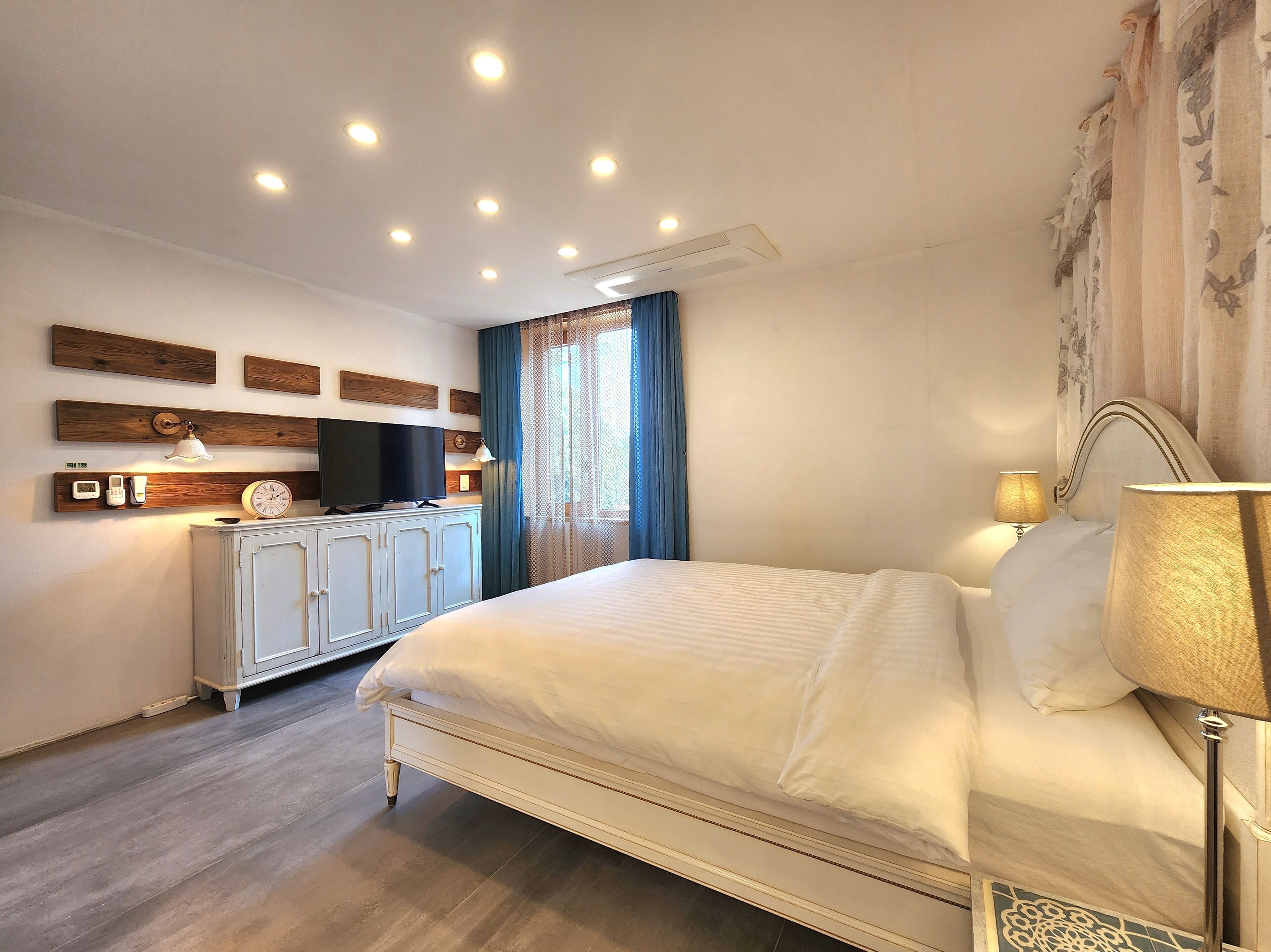 3 bedrooms, iron/ironing board, free WiFi