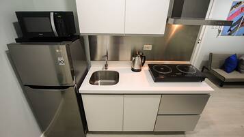 2 Bedroom Beach View | Private kitchenette | Full-sized fridge, microwave, stovetop, rice cooker