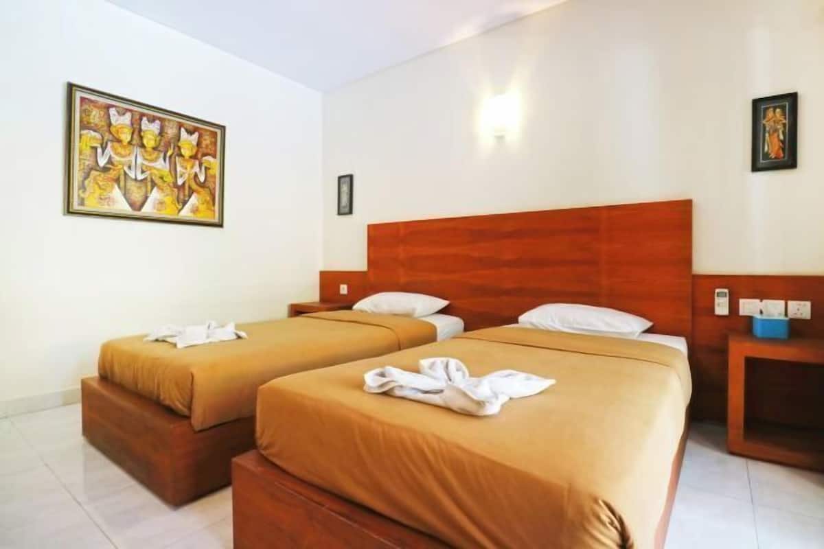 In-room safe, free WiFi, bed sheets
