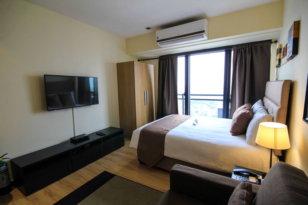 Studio Unit - City View