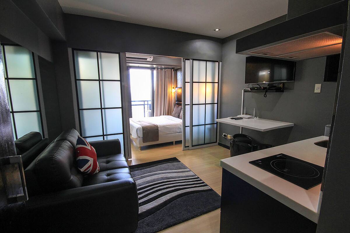 1 Bedroom Unit - City View | Living area