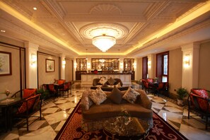 Bar (on property) - Shanghai Donghu Hotel (Shanghai)